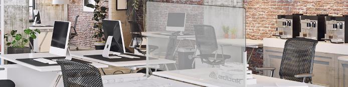 Hygieneschutz durch Spuck Schutzscheiben und Desinfektionsspender