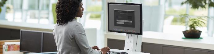 Steh-Sitz-Arbeitsplatz mit Höhenverstellung für Schreibtisch oder Wand