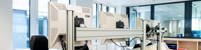 Monitor Halterung für Slatwall / Organisationswand / Tisch Trennwand